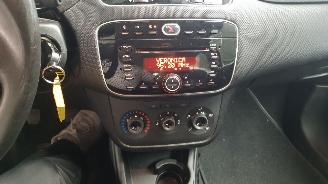 Fiat Punto 1.4  BENZ 1.368CC 57KW 77PK picture 11