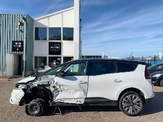 uszkodzony Renault Grand-scenic 1.3 TCe Business Zen 7p. BJ 2021 14860 KM
