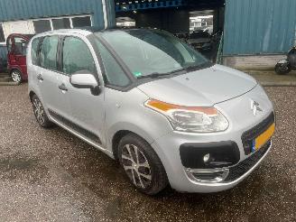 krockskadad bil auto Citroën C3 Picasso 1.4 VTi Seduction BJ 2010 127054 KM 2010/6