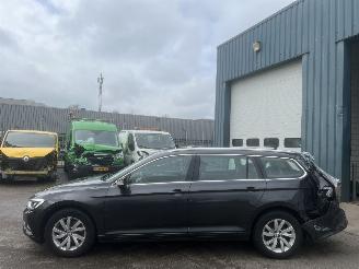 danneggiata Volkswagen Passat 1.6 TDI DSG AUTOMAAT BJ 2018 CLIMA NAVI !