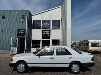 Mercedes E-klasse 200-500 AUTOMAAT (W124) 200 BJ 1988 141.353 KM picture 2