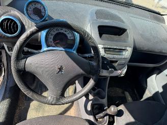 Peugeot 107 Peugeot 107 1.0-12V Urban Move picture 8