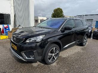 Schadeauto Peugeot 5008 1.2 AUTOMAAT PureTech Allure BJ 2017 194.700 KM 2017/10