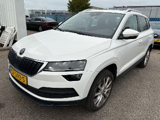 Vaurioauto  passenger cars Skoda Karoq 1.0 TSI Style Business AUTOMAAT 2018/6