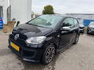damaged passenger cars Volkswagen Up! 1.0 move up! BlueMotion 2013/11