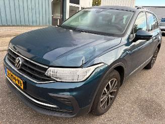 Unfallwagen Volkswagen Tiguan 1.5 TSI R-Line Business+ AUTOMAAT 2020/12