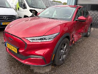 skadebil auto Ford Mustang Mach-e RWD 75 kWh 2021/12