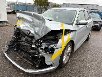skadebil auto Skoda Octavia Combi 1.0 TSI Business Edition 2021/8