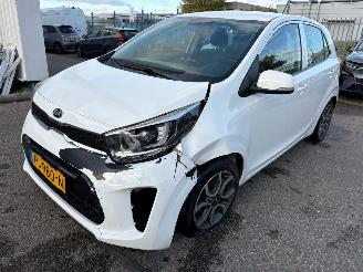 krockskadad bil auto Kia Picanto 1.0 CVVT First Edition BJ 2017 140.559 KM 2017/7