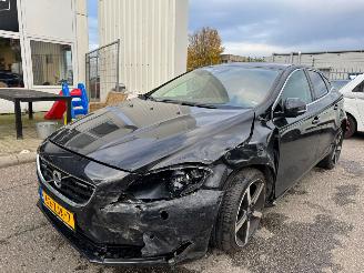 uszkodzony samochody osobowe Volvo V-40 1.6 T3 Summum BJ 2012 173.882 KM 2012/11