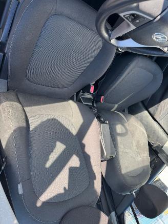 Hyundai I-20 1.2i i-Motion picture 12