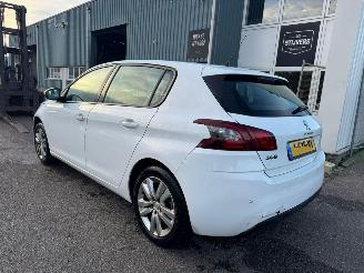 Peugeot 308 1.2 PureTech Blue Lease Active picture 3