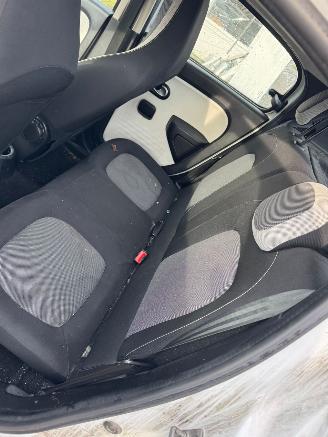 Renault Twingo 1.0 SCe Collection BJ 2017 216.850 KM picture 11