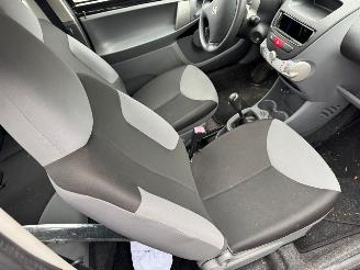 Peugeot 107 1.0-12V XR BJ 2010 147.936 KM picture 15