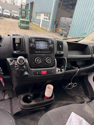 Peugeot Boxer 335 2.0 BlueHDI L3H2 Pro DC BJ 2017 237.625 KM picture 11