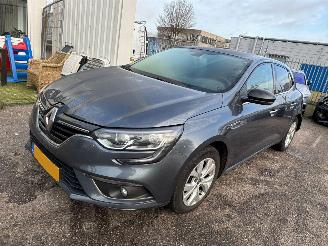 Vaurioauto  passenger cars Renault Mégane 1.3 TCe Limited 2019/6