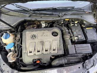 Volkswagen Golf 2.0 TDI Highline picture 9