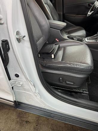 Hyundai Kona 1.6 GDI HEV Premium Sky AUTOMAAT picture 19