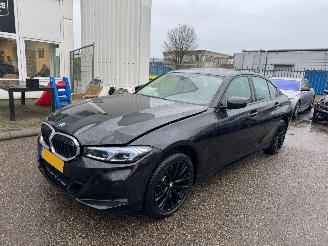 Damaged car BMW 3-serie 330e AUTOMAAT BJ 2025 BJ 2025 6.850 KM 2025/10