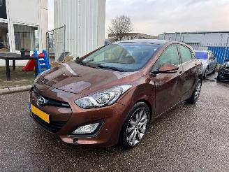 Unfallwagen Hyundai I-30 1.6 GDI Business Edition BJ 2012 2012/11