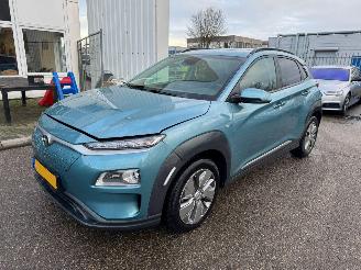 damaged passenger cars Hyundai Kona EV Limited 64 kWh AUTOMAAT BJ 2020 73.290 KM 2020/12