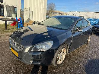 Vaurioauto  passenger cars Volvo S-60 2.0T Intro Edition BJ 2011 223.153 KM 2011/1