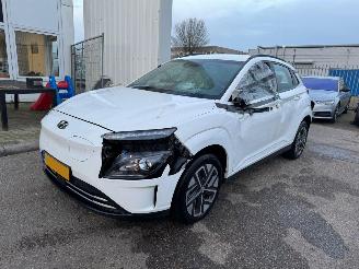 skadebil auto Hyundai Kona EV Comfort AUTOMAAT 64 kWh BJ 2023 31.431 KM 2023/4