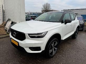 skadebil auto Volvo XC40 1.5 T3 R-Design AUTOMAAT 2019/10