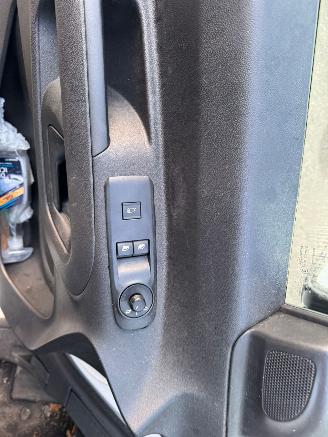 Peugeot Partner 1.6 BlueHDI Premium picture 16