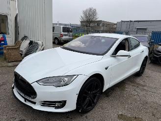 Damaged car Tesla Model S 60 Base 2014/11