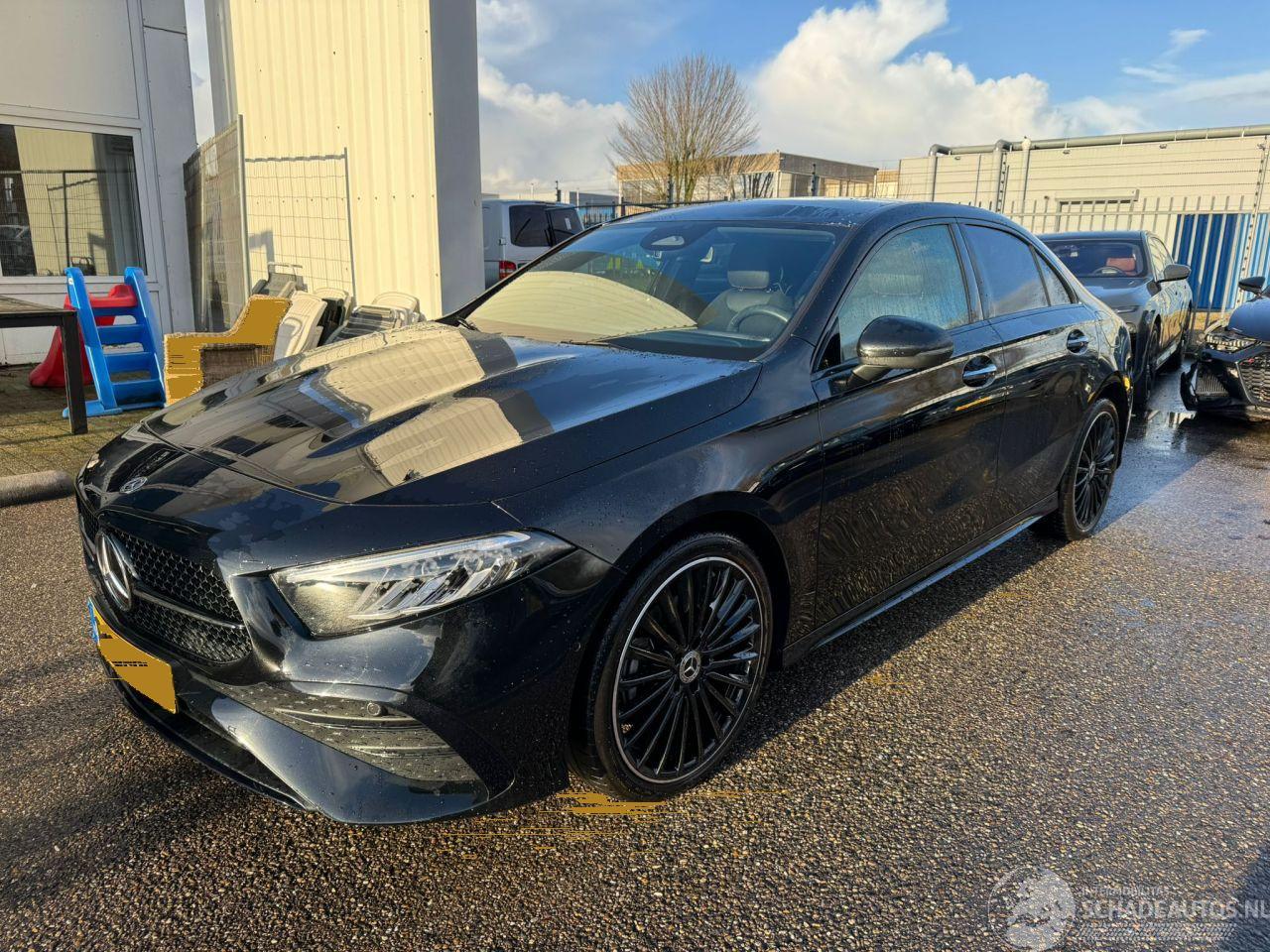 Mercedes A-klasse 180 AUTOMAAT PANO AMG Line