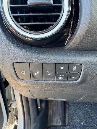 Hyundai Kona 1.6 AUTOMAAT GDI HEV Premium Sky picture 20