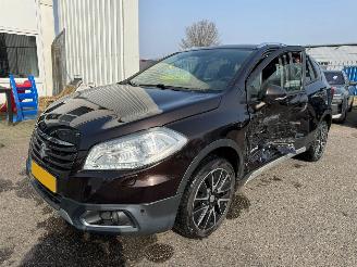 Vaurioauto  passenger cars Suzuki SX4 S-Cross 1.6 AUTOMAAT Exclusive AllGrip 2014/9