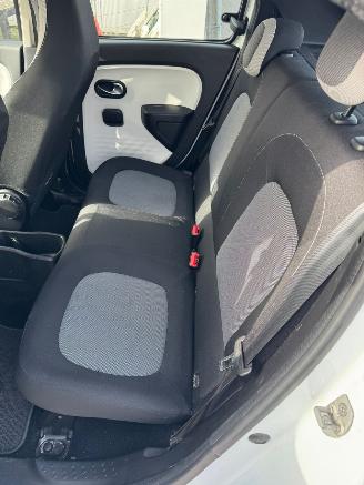 Renault Twingo 1.0 SCe Collection picture 16