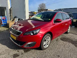 uszkodzony samochody osobowe Peugeot 308 SW 1.6 BlueHDI Blue Lease 2015/10