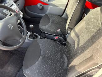 Peugeot 107 1.0-12V XS picture 10