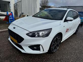 Schadeauto Ford Focus Wagon 1.0 EcoBoost Hybrid ST Line X Business 2021/4