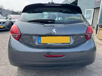 Peugeot 208 1.2 PureTech Blue Lion picture 4