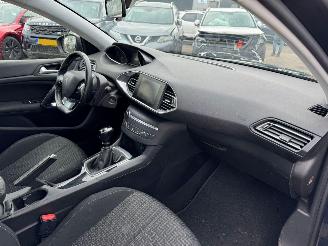 Peugeot 308 1.5 BlueHDi Blue Lease picture 11