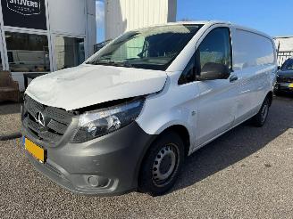 krockskadad bil bedrijf Mercedes Vito 111 CDI Lang 2019/4