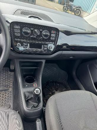 Volkswagen Up! 1.0 move up! BlueMotion picture 14