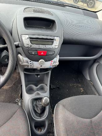 Peugeot 107 1.0-12V XS picture 13