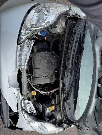 Peugeot 107 1.0-12V XS picture 7