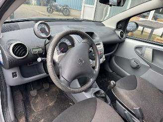 Peugeot 107 1.0-12V XS picture 11