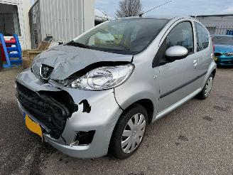 Schadeauto Peugeot 107 1.0-12V XS 2010/11
