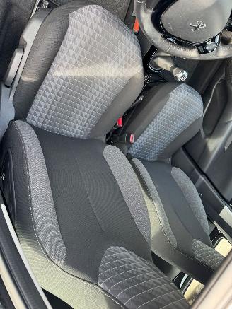 Peugeot 108 1.0 e-VTi Allure picture 19