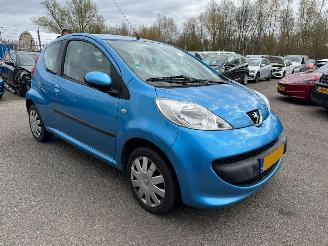 Peugeot 107 1.0-12V XS picture 6