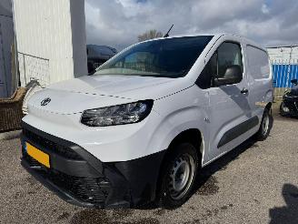 krockskadad bil bedrijf Toyota Proace CITY 1.2 Turbo L1 Challenger 2024/12