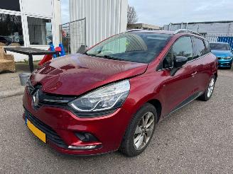 krockskadad bil auto Renault Clio Estate 0.9 TCe Limited 2017/6