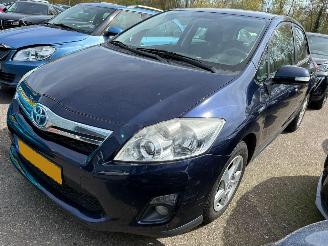 Damaged car Toyota Auris 1.8 AUTOMAAT Full Hybrid Aspiration 2011/8